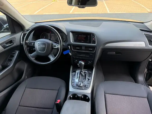 Audi Q5 view 13
