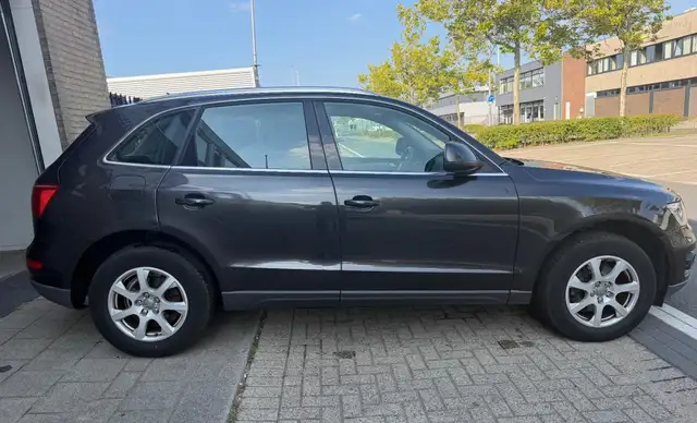 Audi Q5 view 14