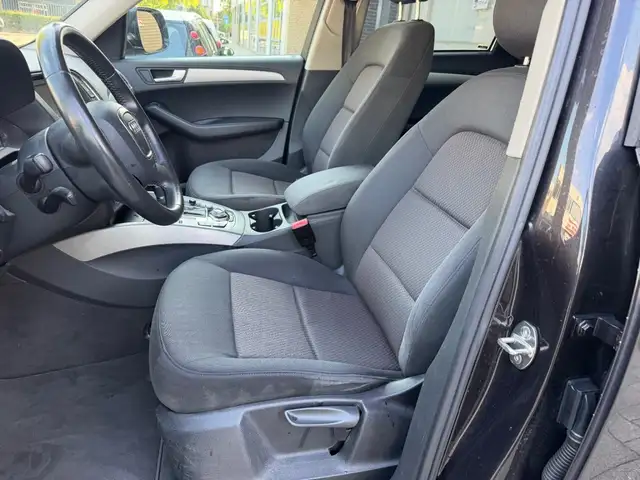 Audi Q5 view 10