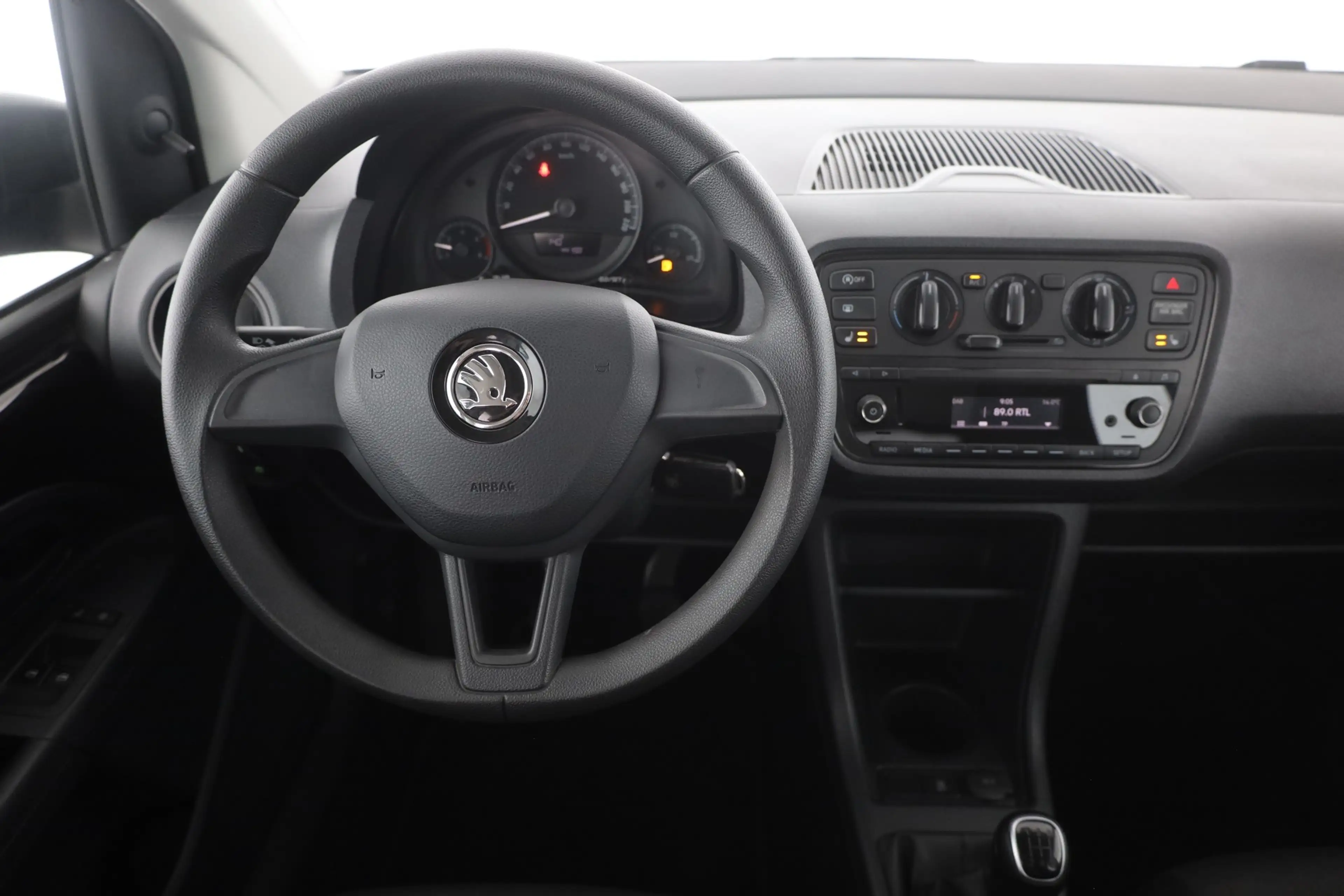 Skoda Citigo 1.0 MPI Active Sitzheizung DAB PDC Klima — photo 10