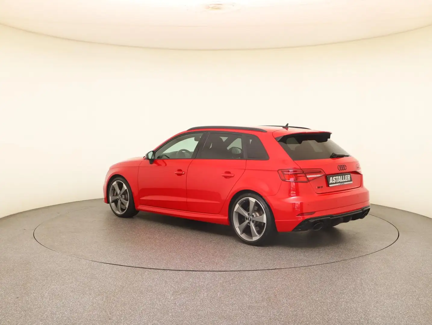 Audi RS3 Sportback 2.5 TFSI quattro Matrix+19"+virtua Rot - 2