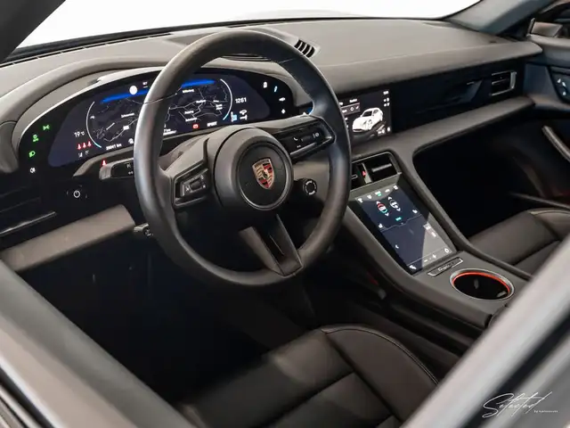 Porsche Taycan 4 Cross Turismo *LUFT*BOSE*PANO*MATRIX-LED* Ansicht 32