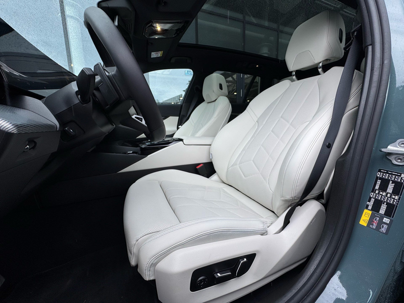 BMW 550 e xDrive Ad-Fahrw-Pro Autobahnas PANO AHK B&W — photo 5