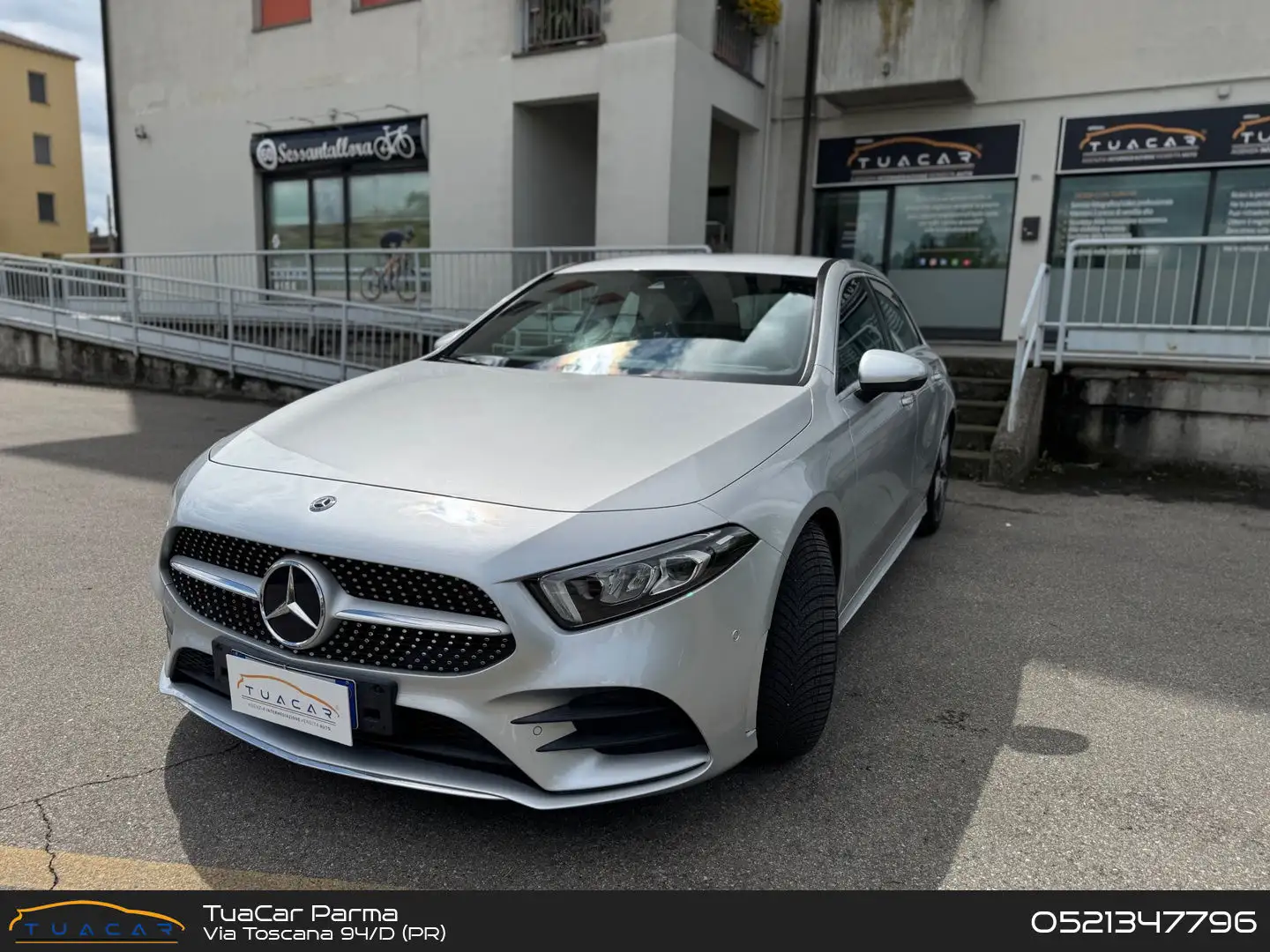 Mercedes-Benz A 180 AMG Line Premium A 180 D Gris - 1