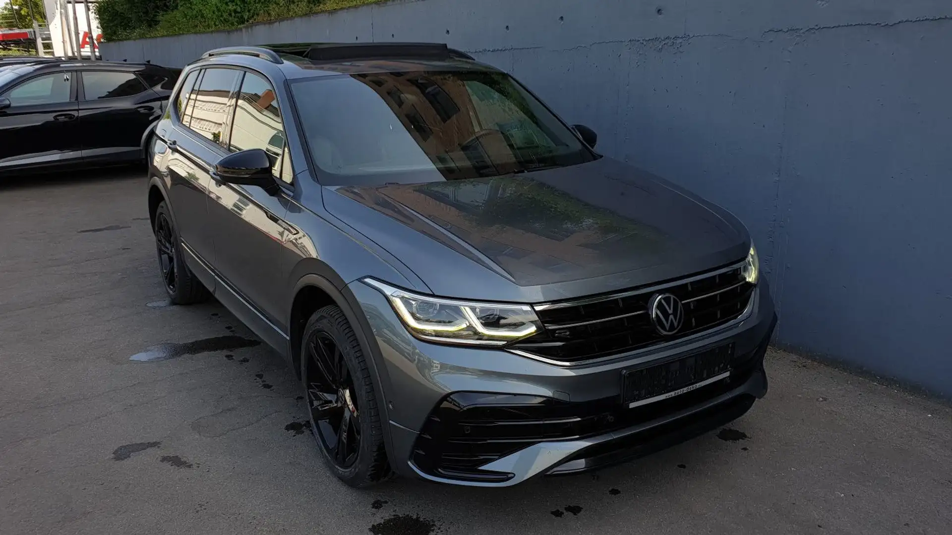 Volkswagen Tiguan Allspace 2.0 TDI DSG 4M 3x R-Line * Pano Grijs - 2