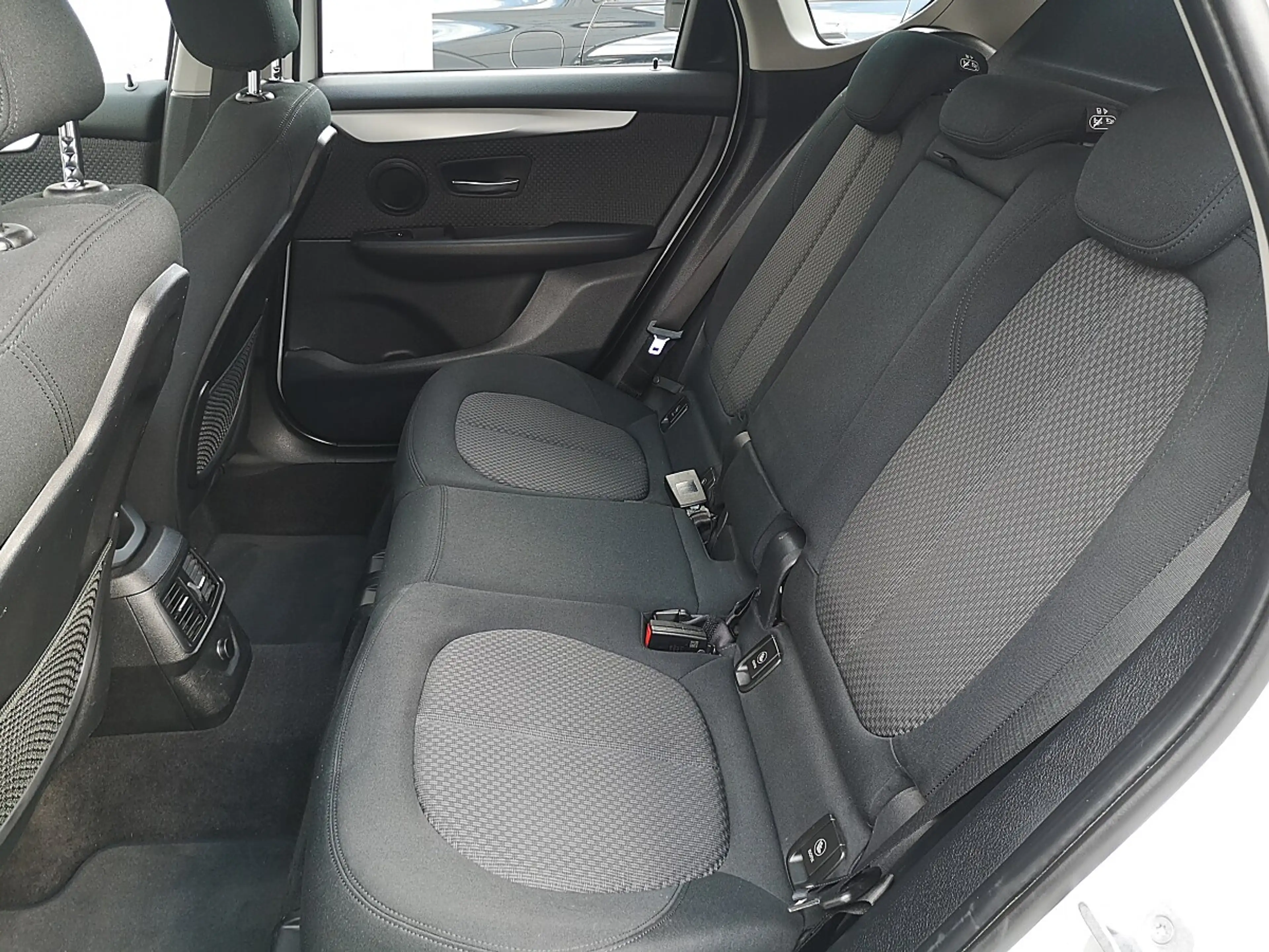 BMW 216 d Active Tourer Advantage — photo 9