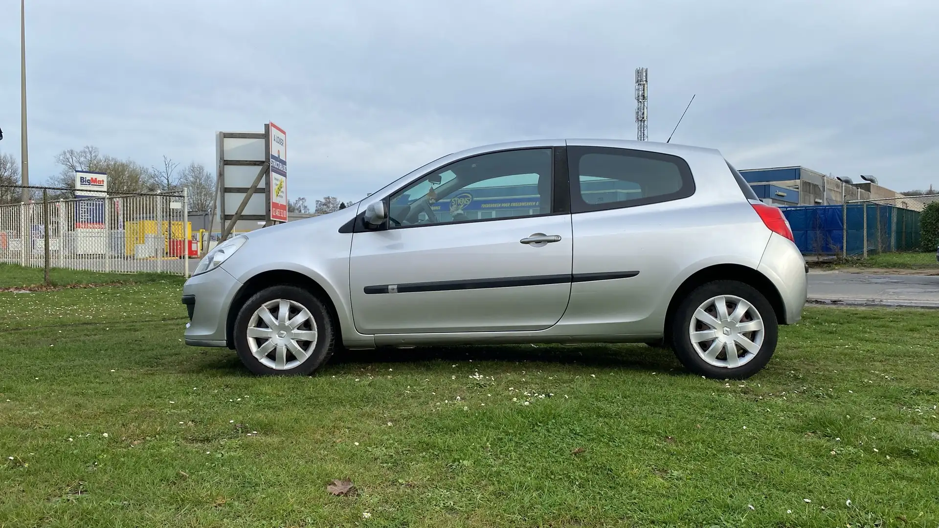 Renault Clio ✅ 1.2 Essence * avec demande d’immatriculation Plateado - 2