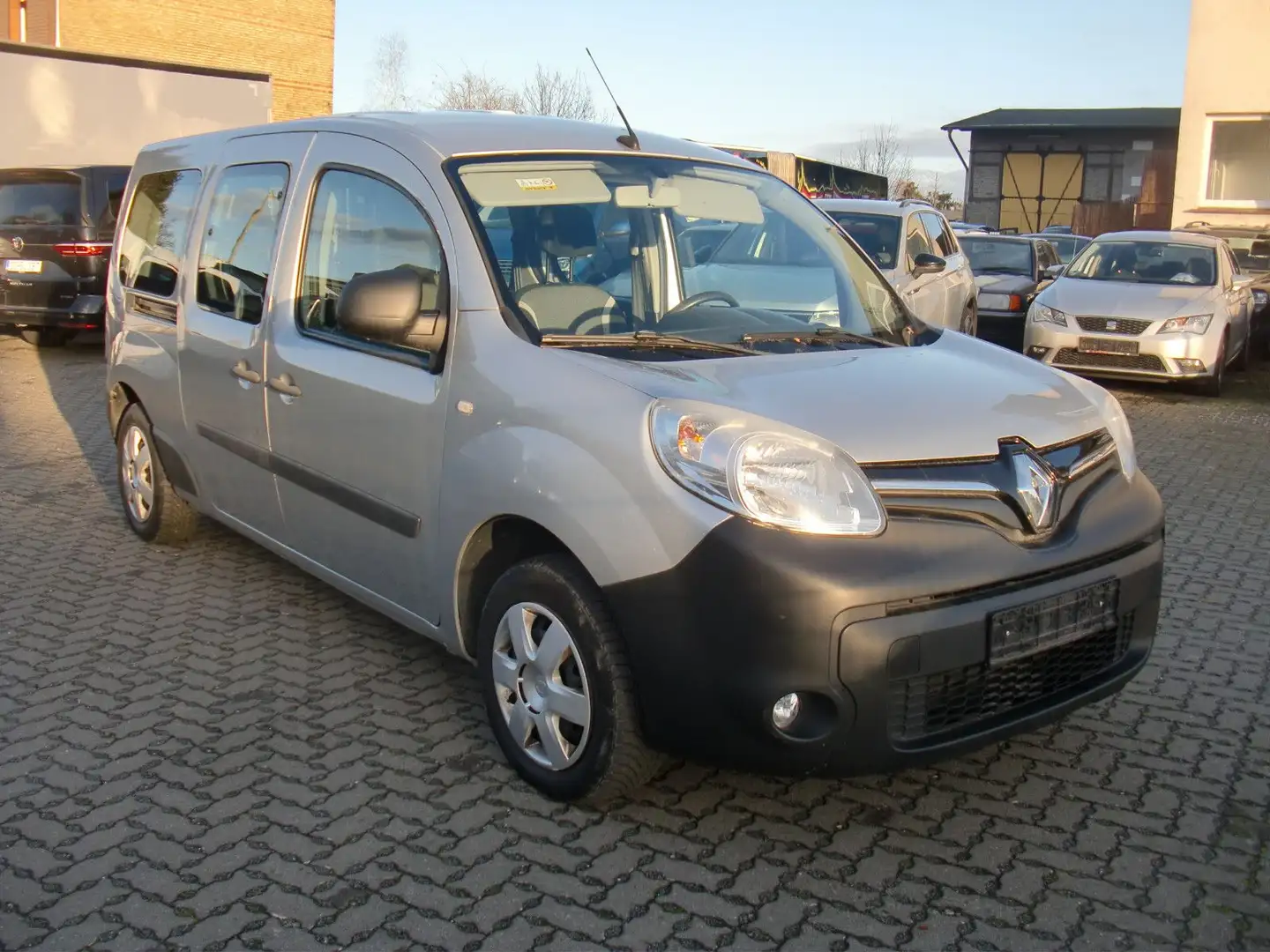 Renault Grand Kangoo*Maxi*Navi*Klima*TÜV 6/2027* Серебристый - 1
