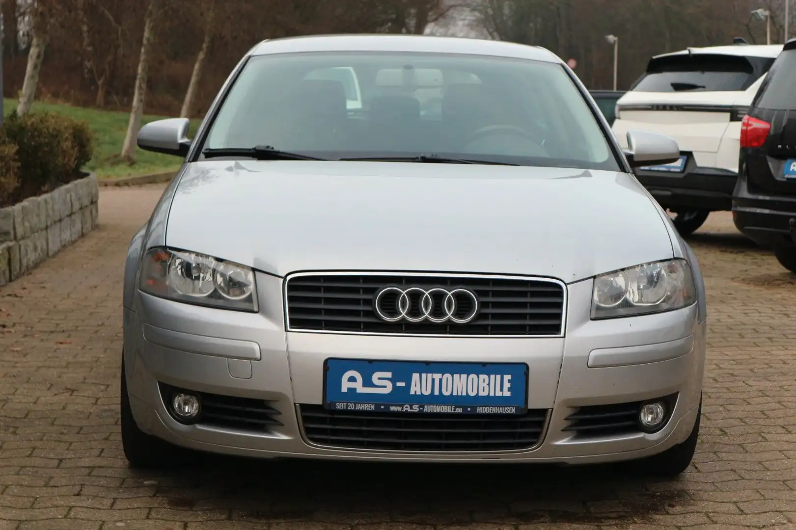 Audi A3 1.6 Attraction *2.HD/KLIMAAUTO/HU/AU 12/2027* Silber - 2