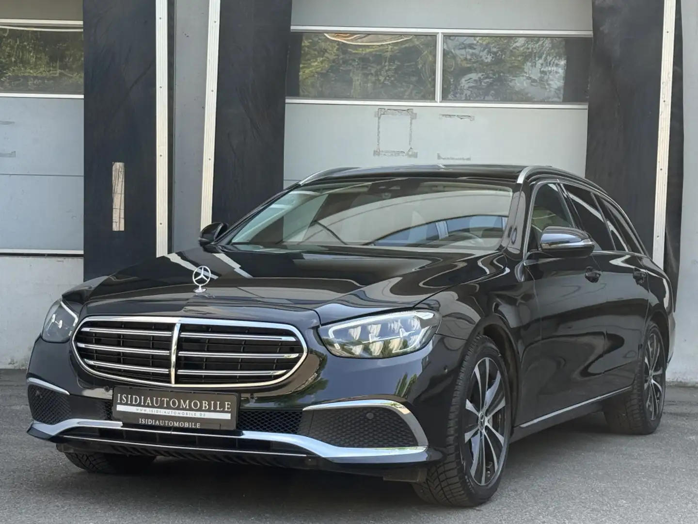 Mercedes-Benz E 400 d Avantgarde LED Widescreen Pano Burmester Zwart - 1