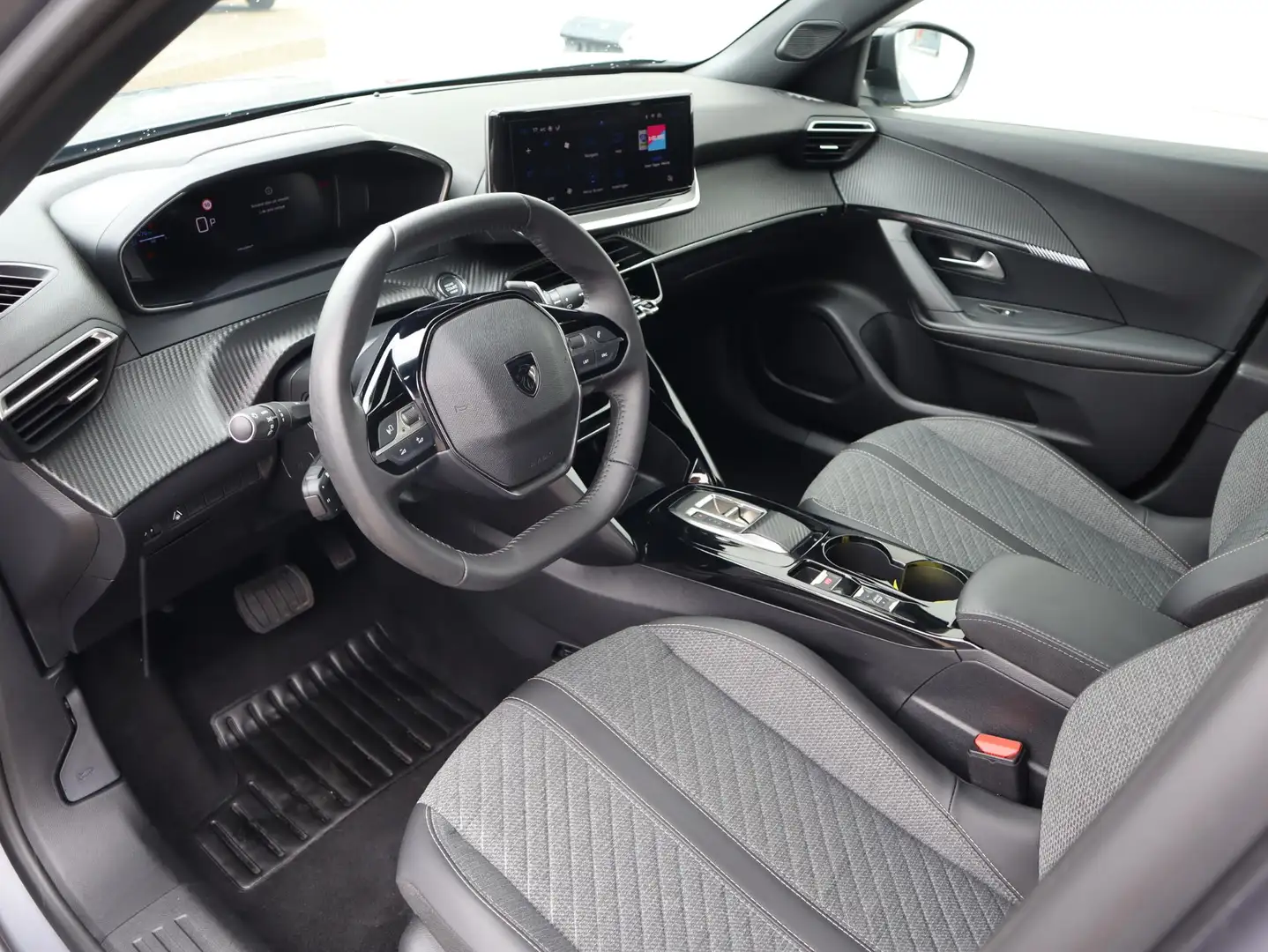 Peugeot 2008 1.2 Hybrid 136 Allure Grijs - 2