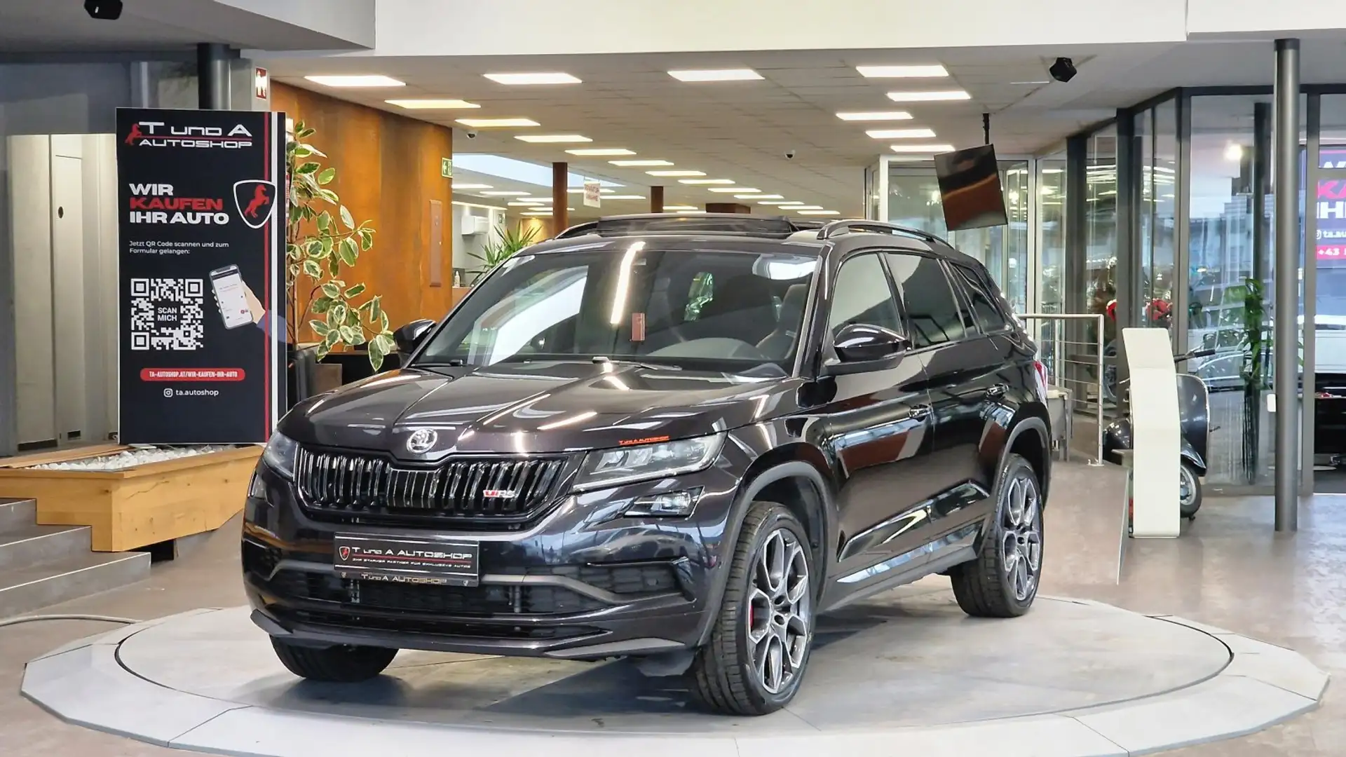 Skoda Kodiaq 2.0 TDI RS 4x4 7-Sitzer DSG *Pano*Canton*360°*AHK* Schwarz - 1