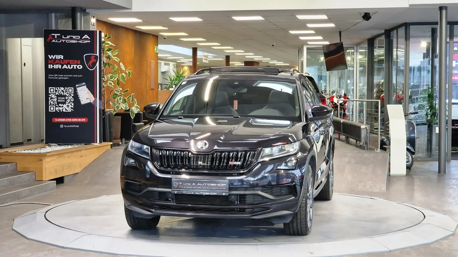 Skoda Kodiaq 2.0 TDI RS 4x4 7-Sitzer DSG *Pano*Canton*360°*AHK* Schwarz - 2