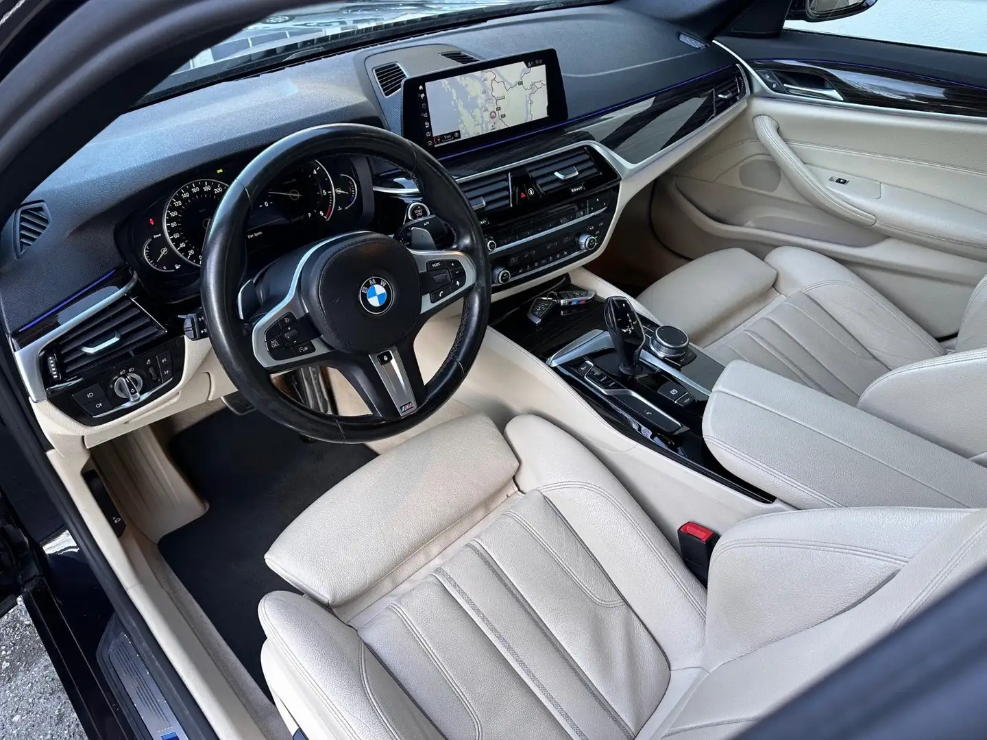 BMW 520 XDrive/M-SPORT Noir - 2