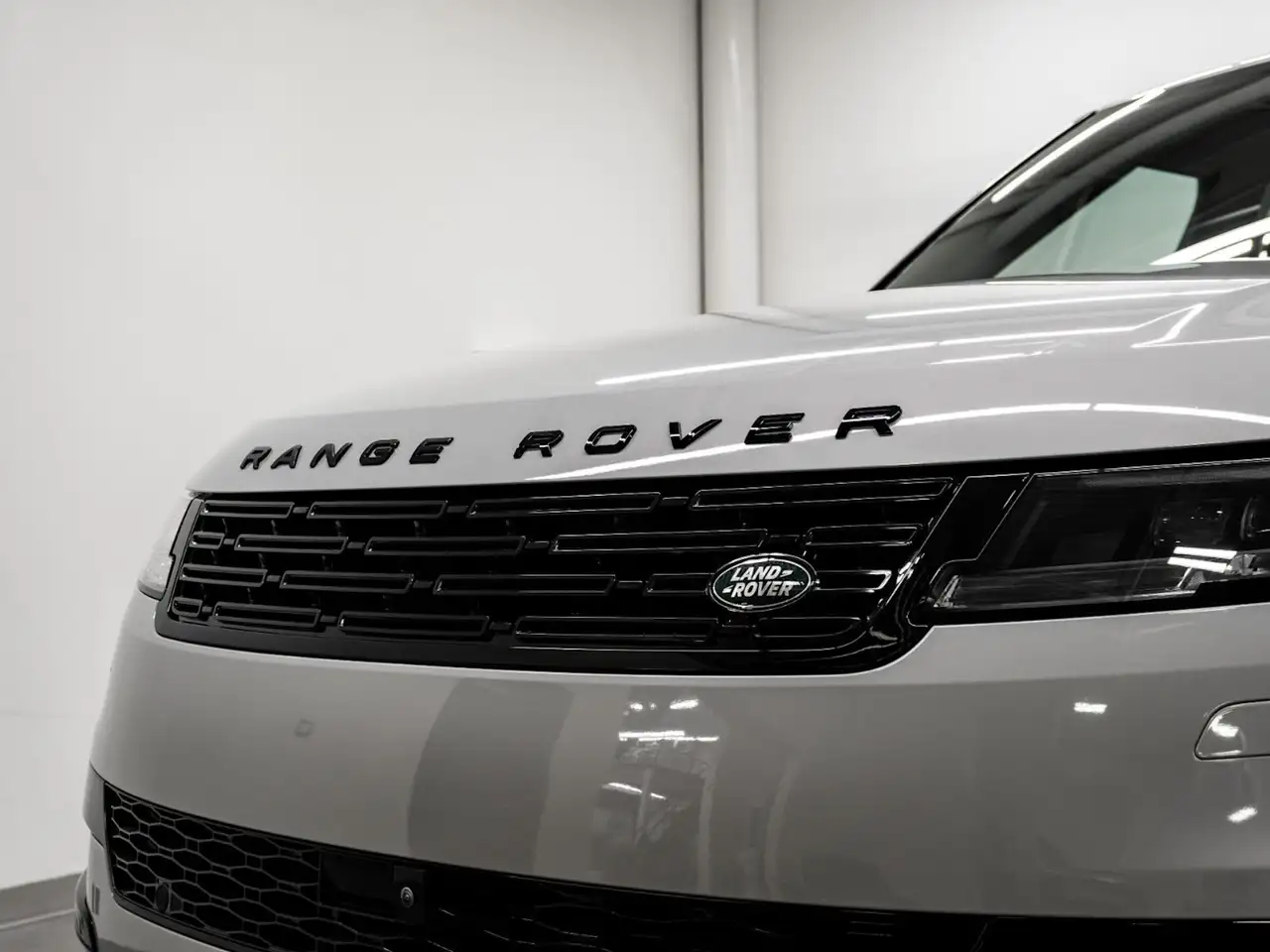 Land Rover Range Rover Sport снимка Land Rover Range Rover Sport