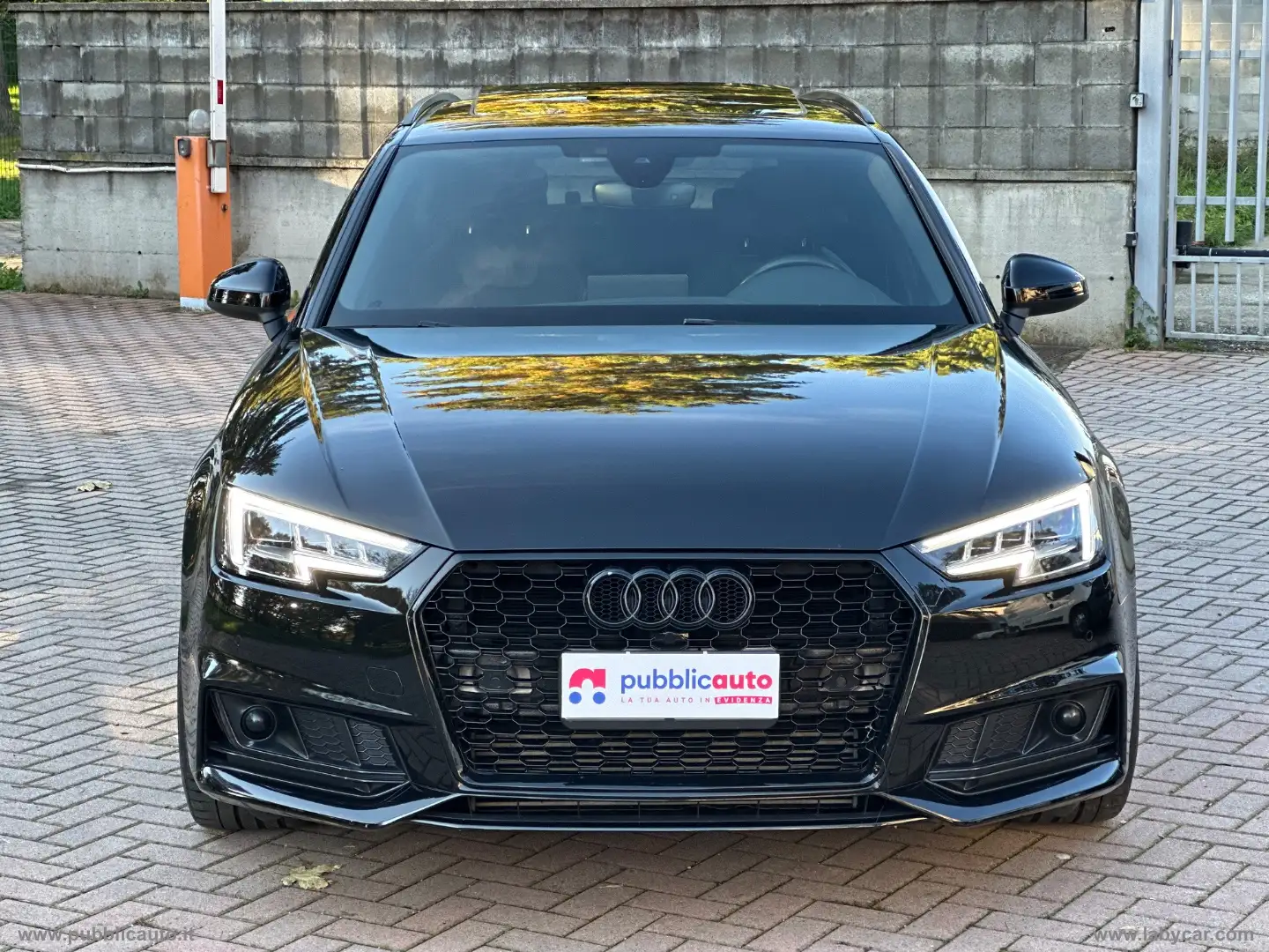 Audi A4 Avant 2.0 TFSI 252 qu. S tr S-LINE Černá - 2