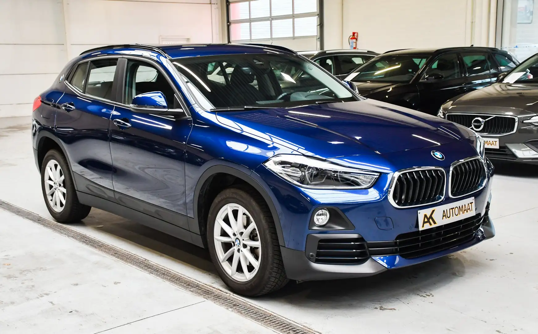 BMW X2 1.5iA sDrive18i Automaat - LEDER / NAVI / PDC / CC Blauw - 2