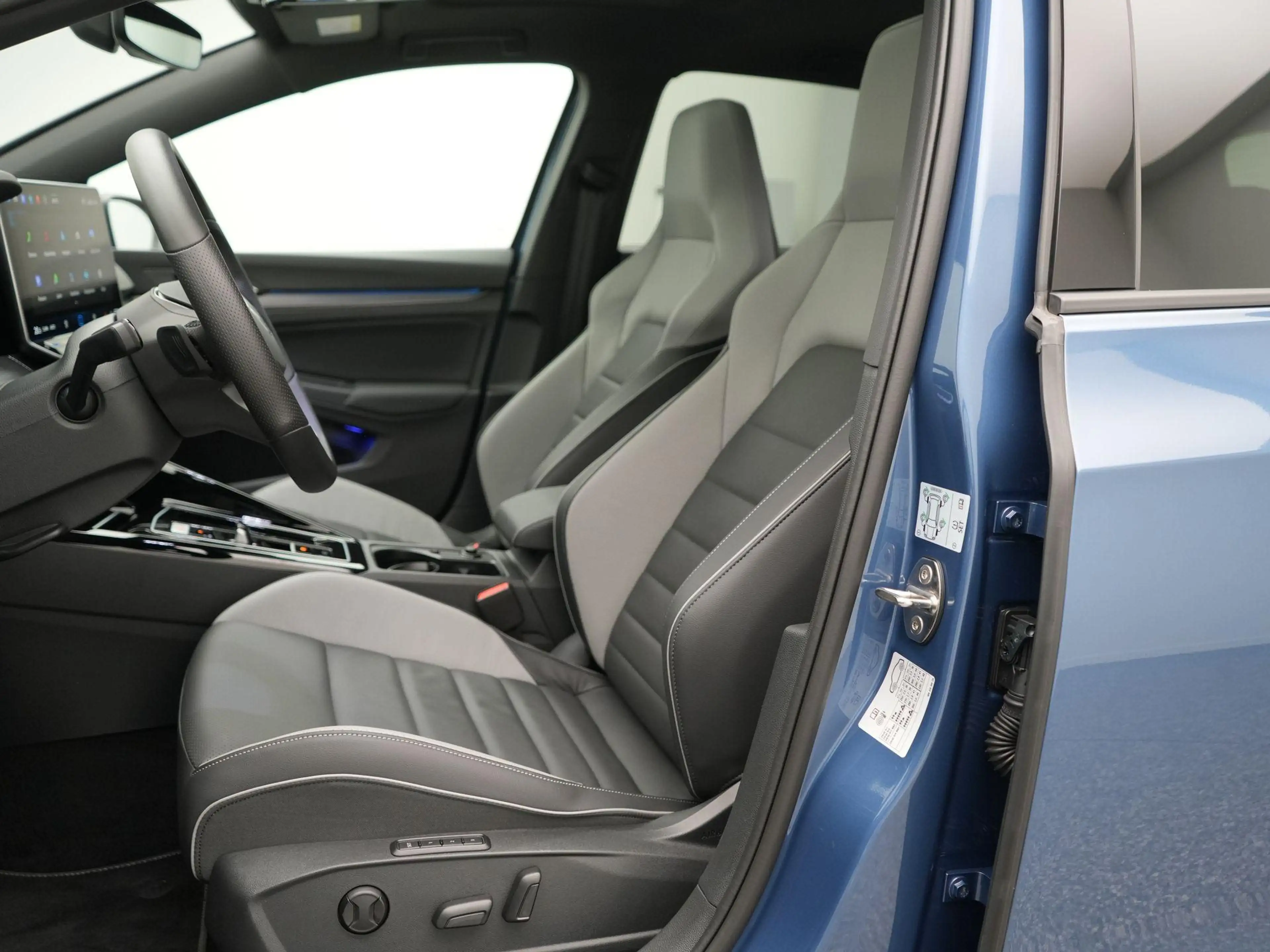 Volkswagen Golf GTE 1.5 eHybrid 272 PK | Panoramadak | Trekhaak | DCC — photo 12