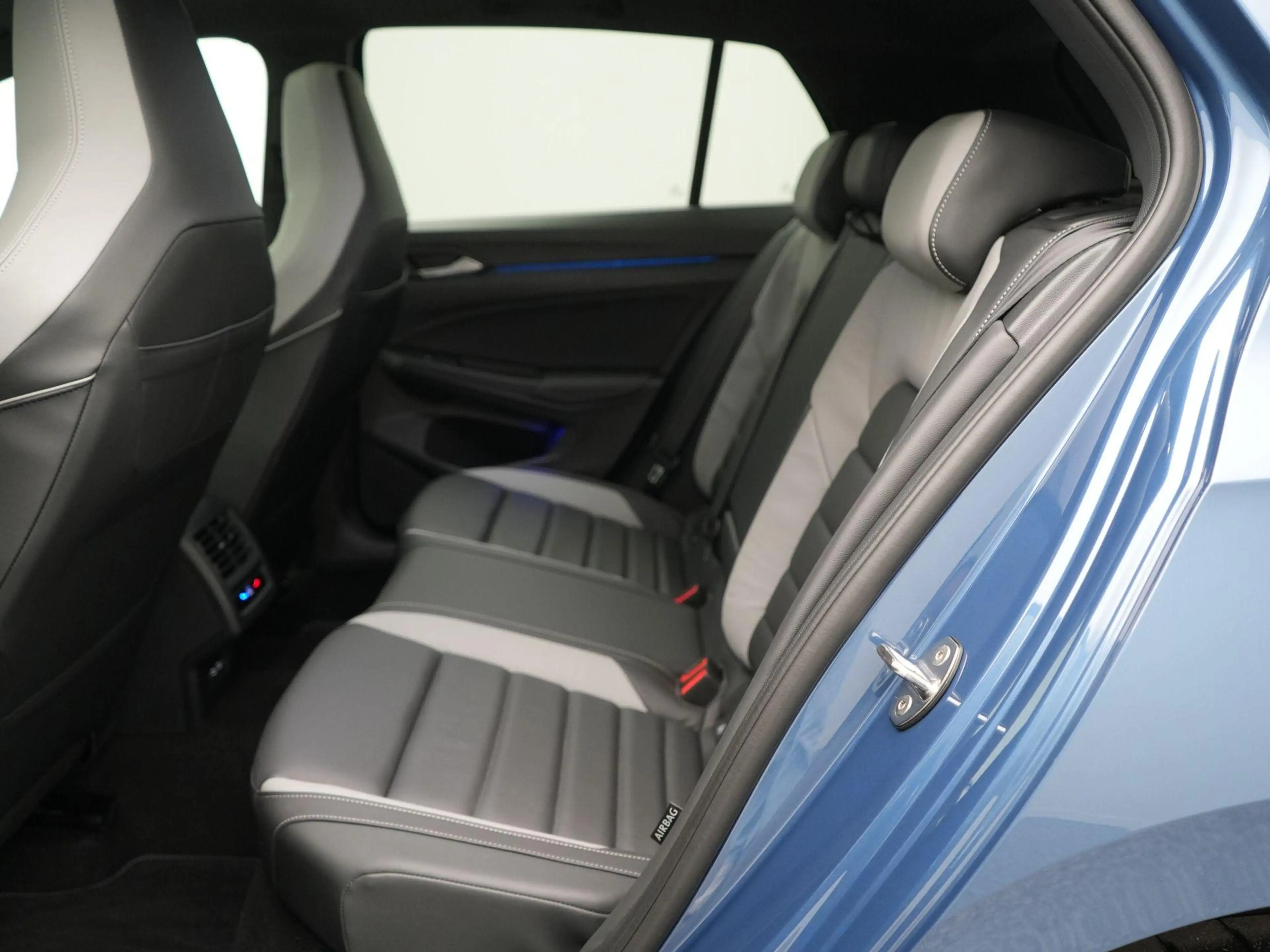 Volkswagen Golf GTE 1.5 eHybrid 272 PK | Panoramadak | Trekhaak | DCC — photo 13