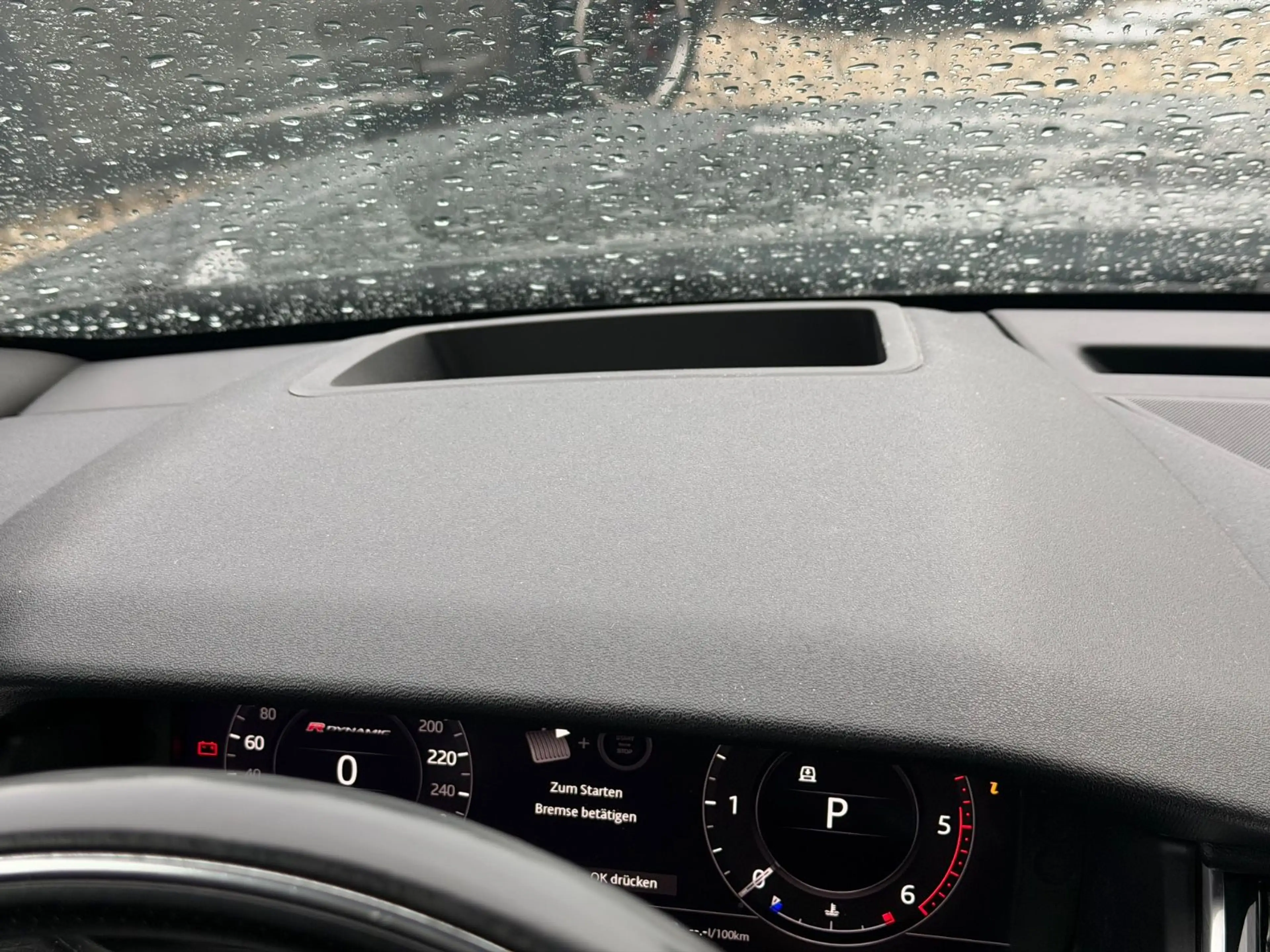 Land Rover Range Rover Velar R-Dynamic SE — photo 13