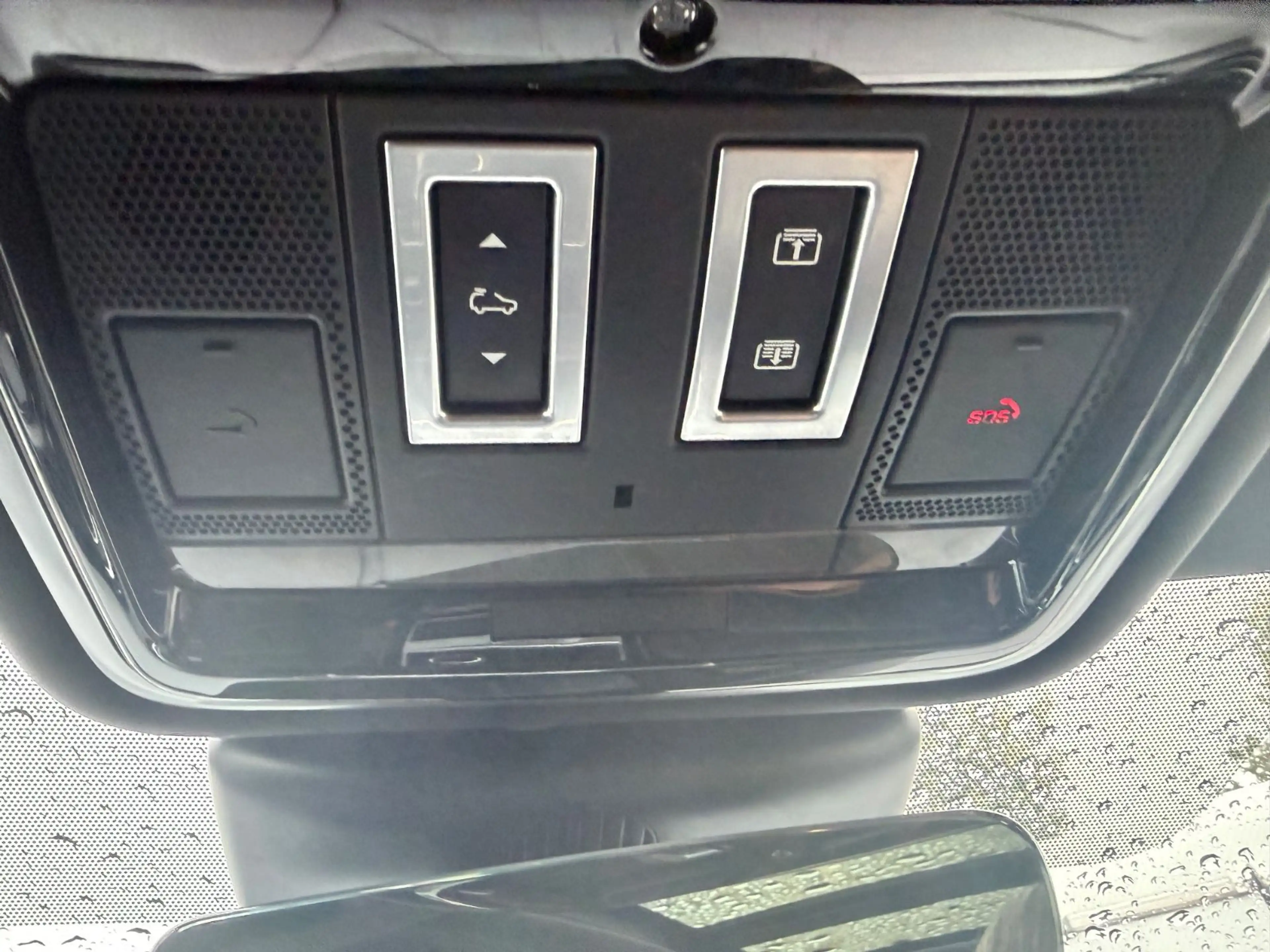 Land Rover Range Rover Velar R-Dynamic SE — photo 15