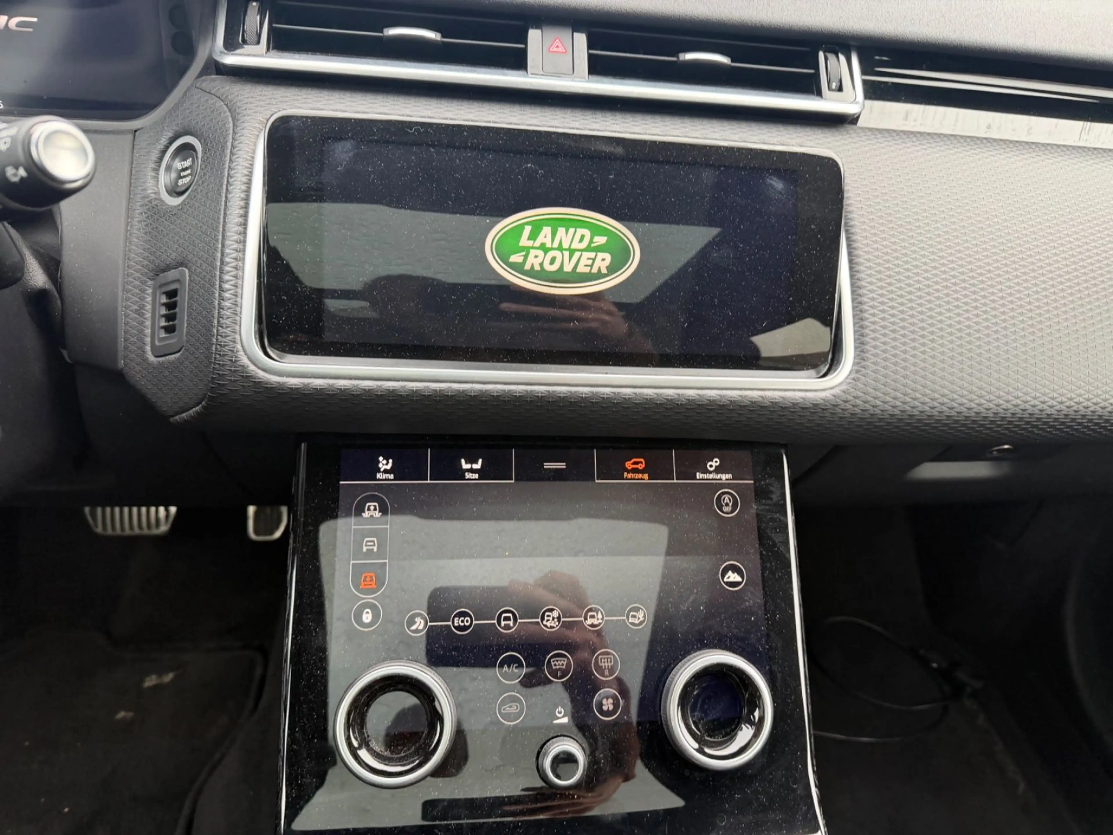 Land Rover Range Rover Velar R-Dynamic SE — photo 10