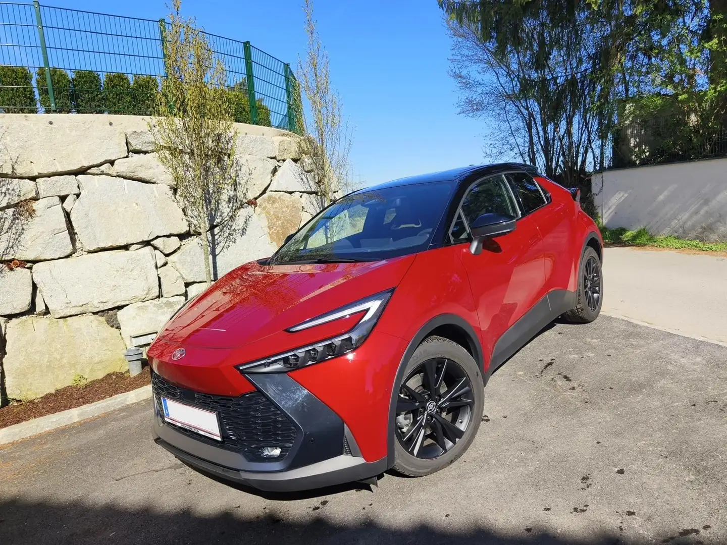 Toyota C-HR+ 2,0 2WD Lounge Plug-In Hybrid Rot - 1
