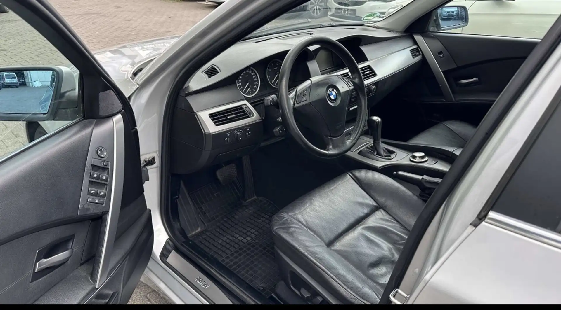 BMW 523 523i Aut. - 1
