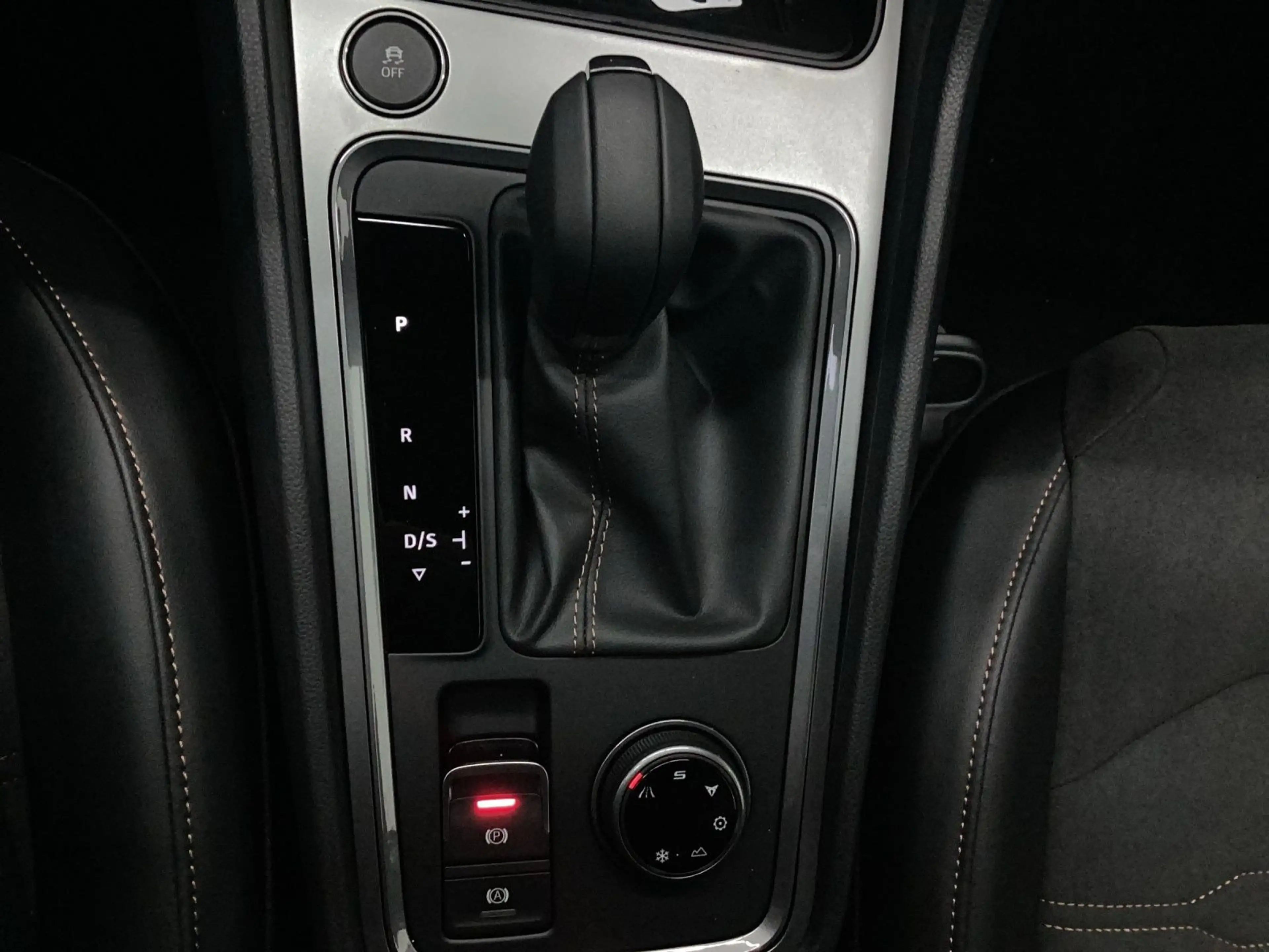 CUPRA Ateca 2.0 TSI DSG VZ 4DRIVE AREA VIEW NAVI AHK L — photo 11