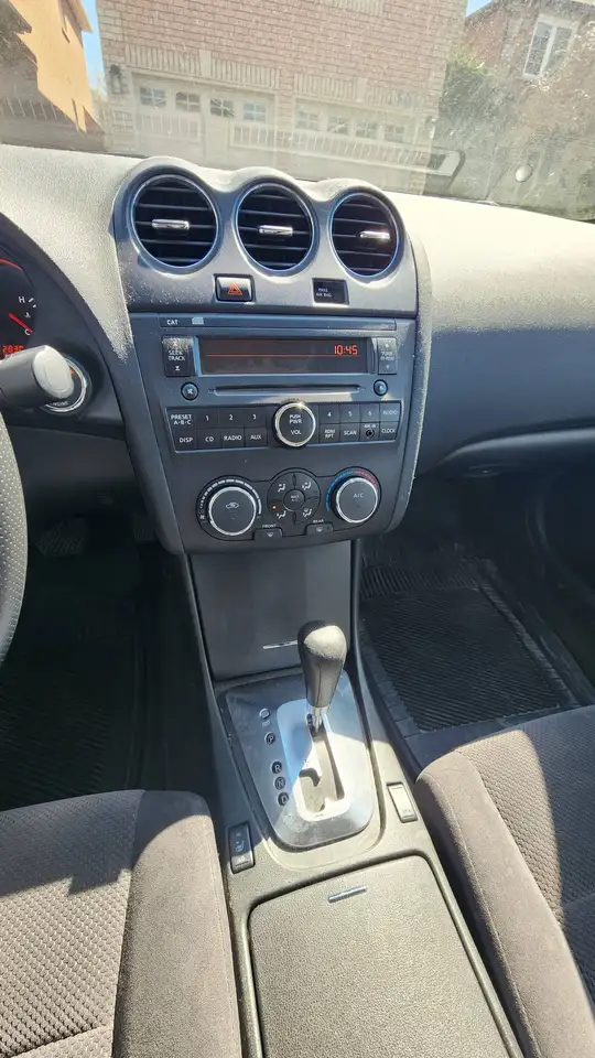 Nissan Altima снимка Nissan Altima
