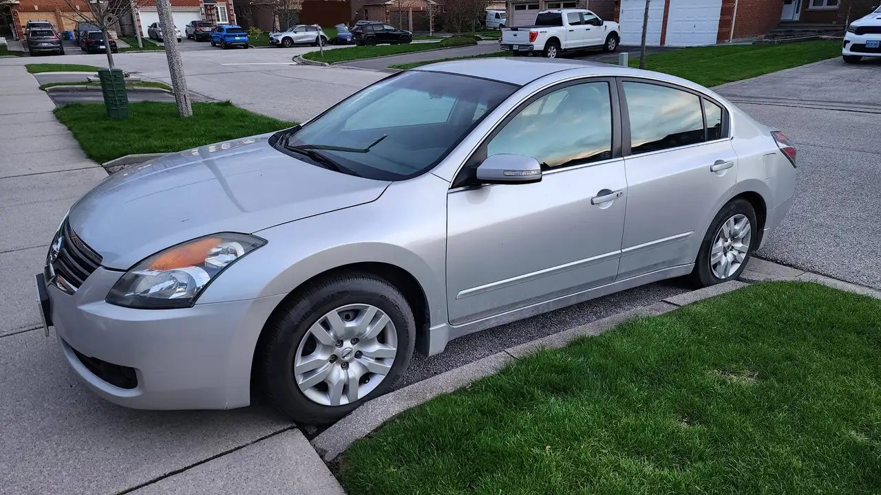 Nissan Altima снимка Nissan Altima