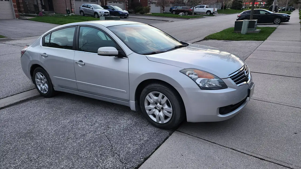 Nissan Altima снимка Nissan Altima