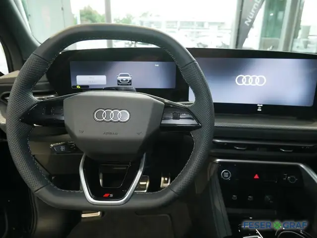Audi Q5 view 10