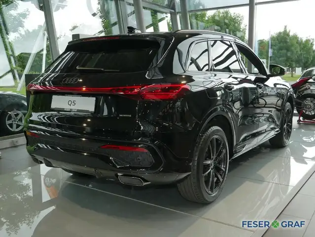 Audi Q5 view 3