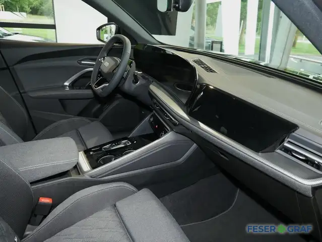 Audi Q5 view 5