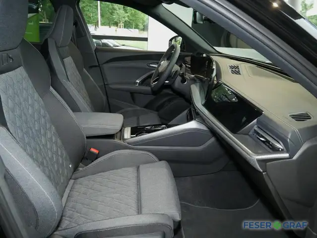 Audi Q5 view 6