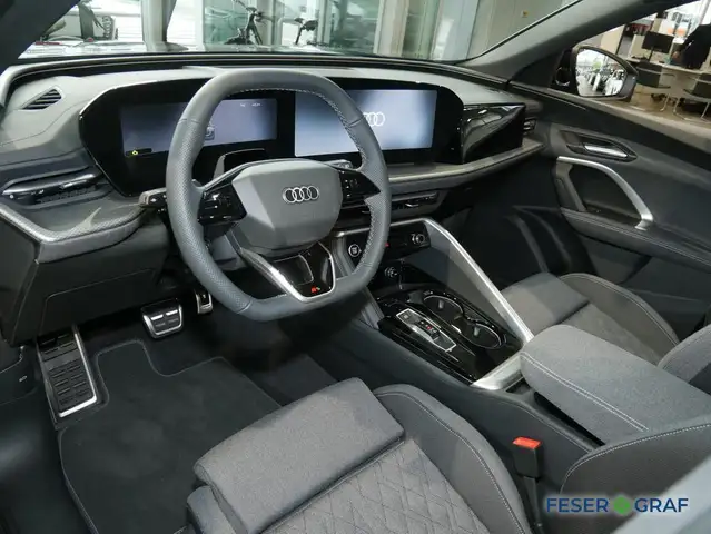 Audi Q5 view 8