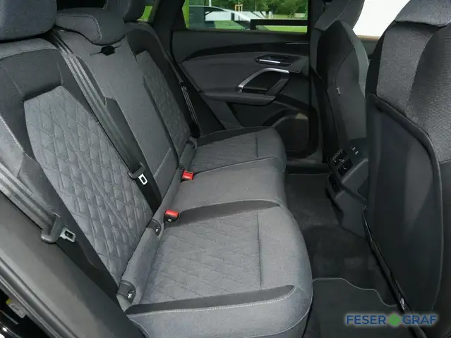Audi Q5 view 7
