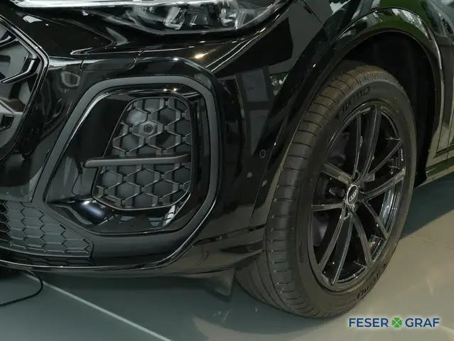 Audi Q5 view 4