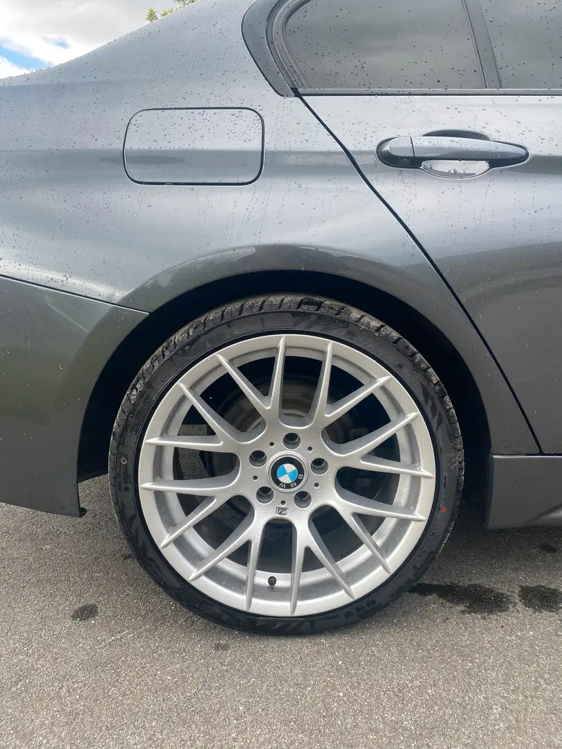 BMW 318 318d Aut. Grau - 2
