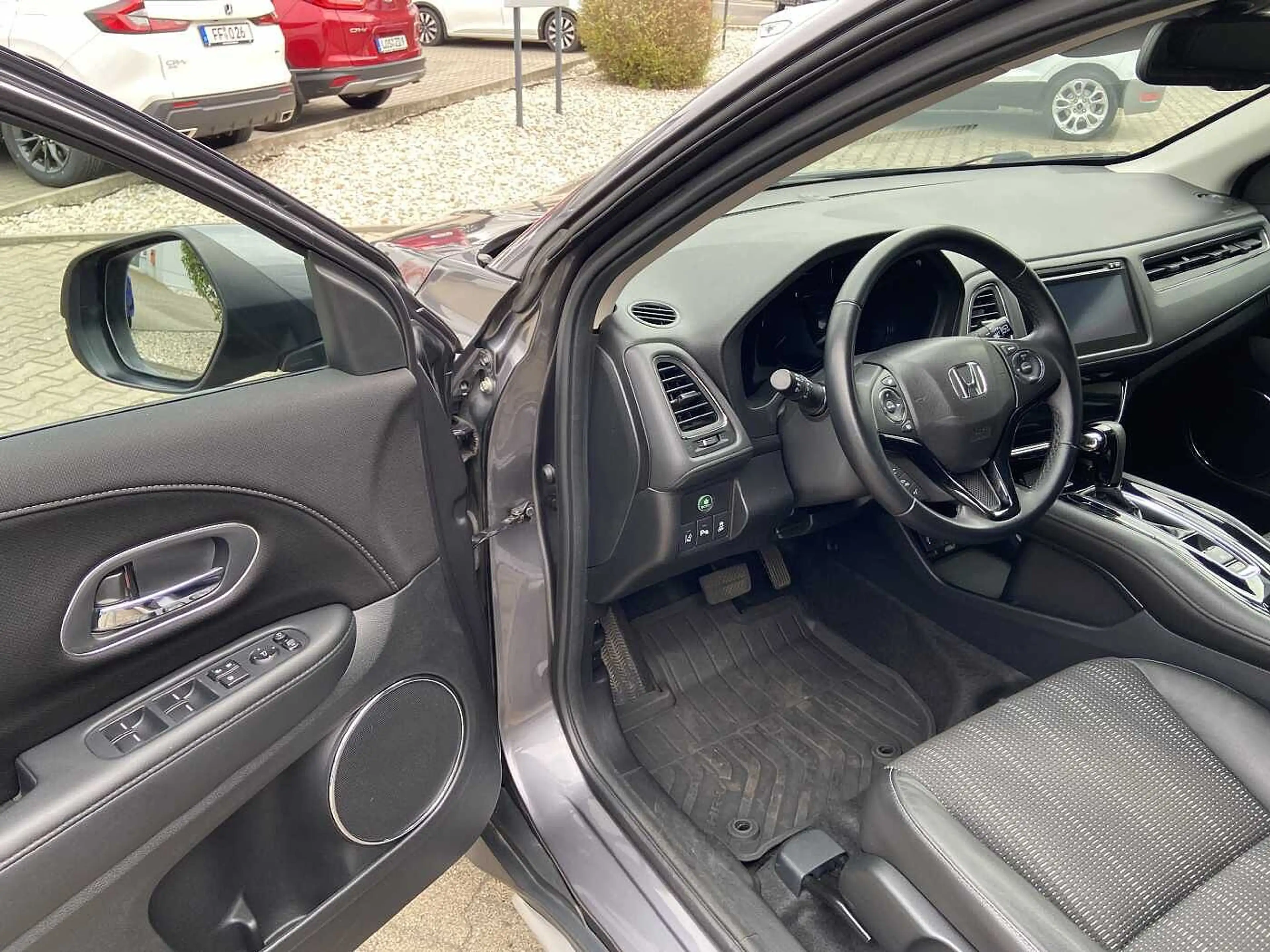 Honda HR-V 1.5 Automatik Executive inkl. Winterräder — photo 9
