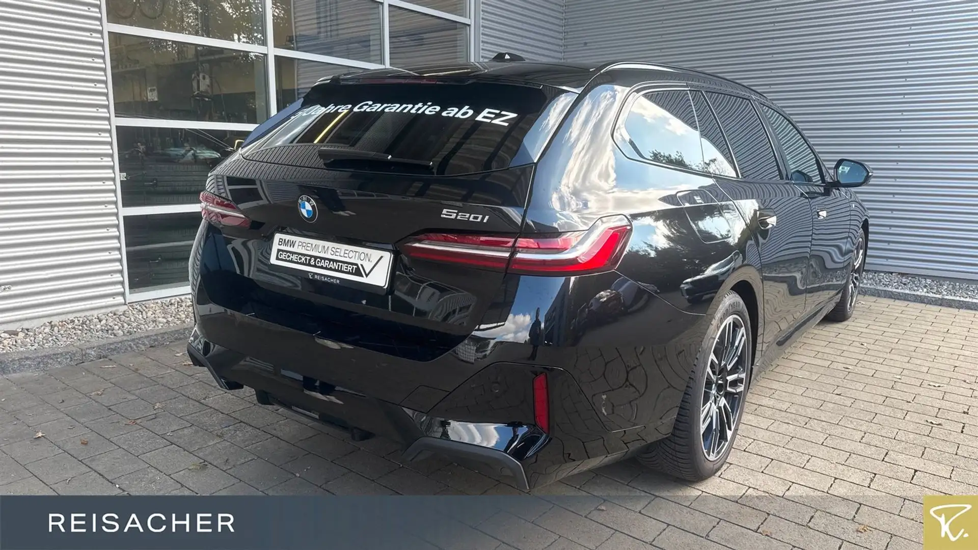 BMW 520 iATouring M-Sport HUD ACC 360° adLED AHK 19" Schwarz - 2