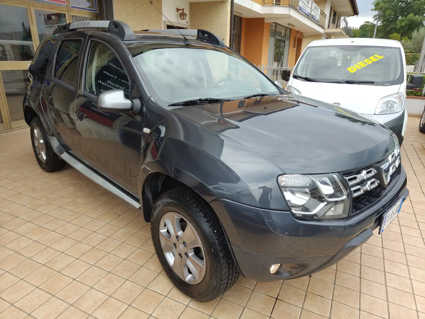 Dacia Duster Duster 1.6 Laureate Gpl 4x2 105cv Grigio - 2