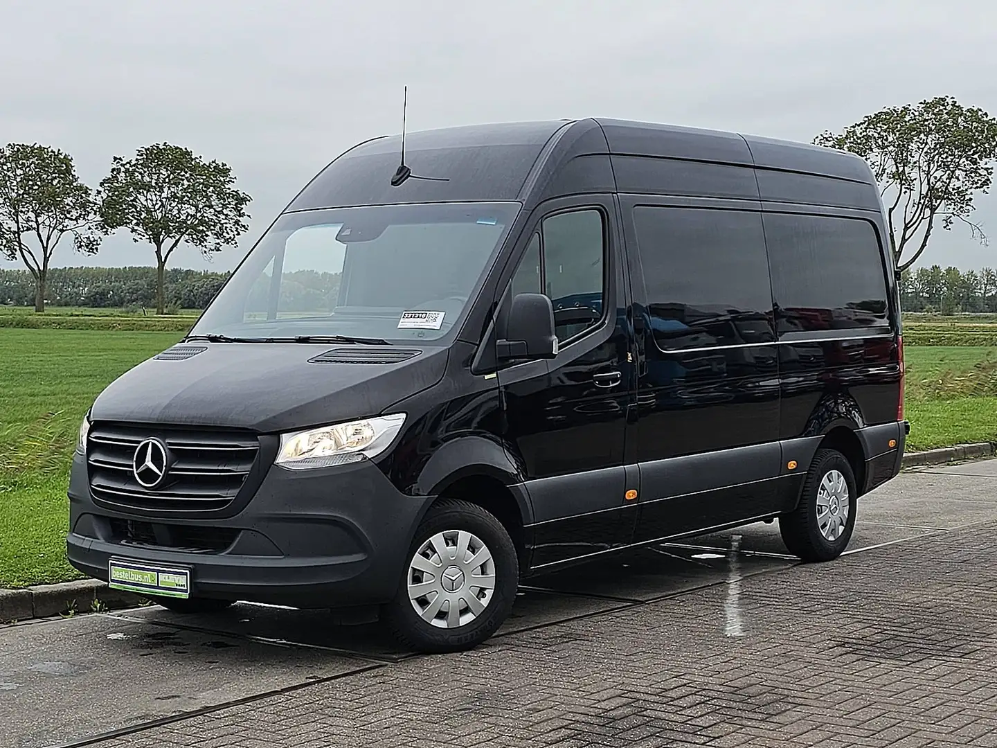 Mercedes-Benz Sprinter 317 L2H2 RWD 3.5t-Trekhaak Airco Navi Mbux 170 PK Zwart - 1