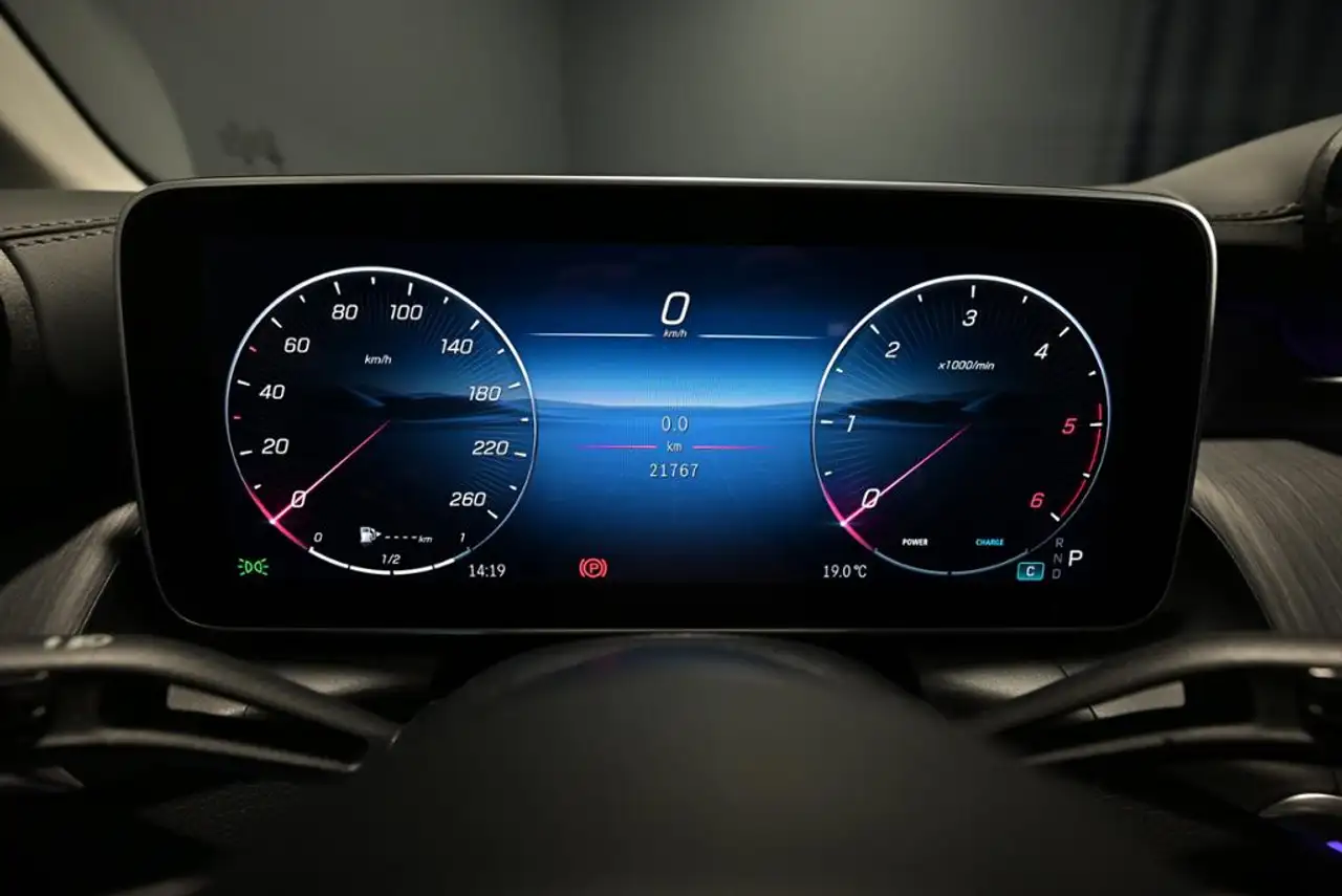 Mercedes-Benz GLC 300 d 4M AMG/PANO/AHK/NIGHT/SOUND 9