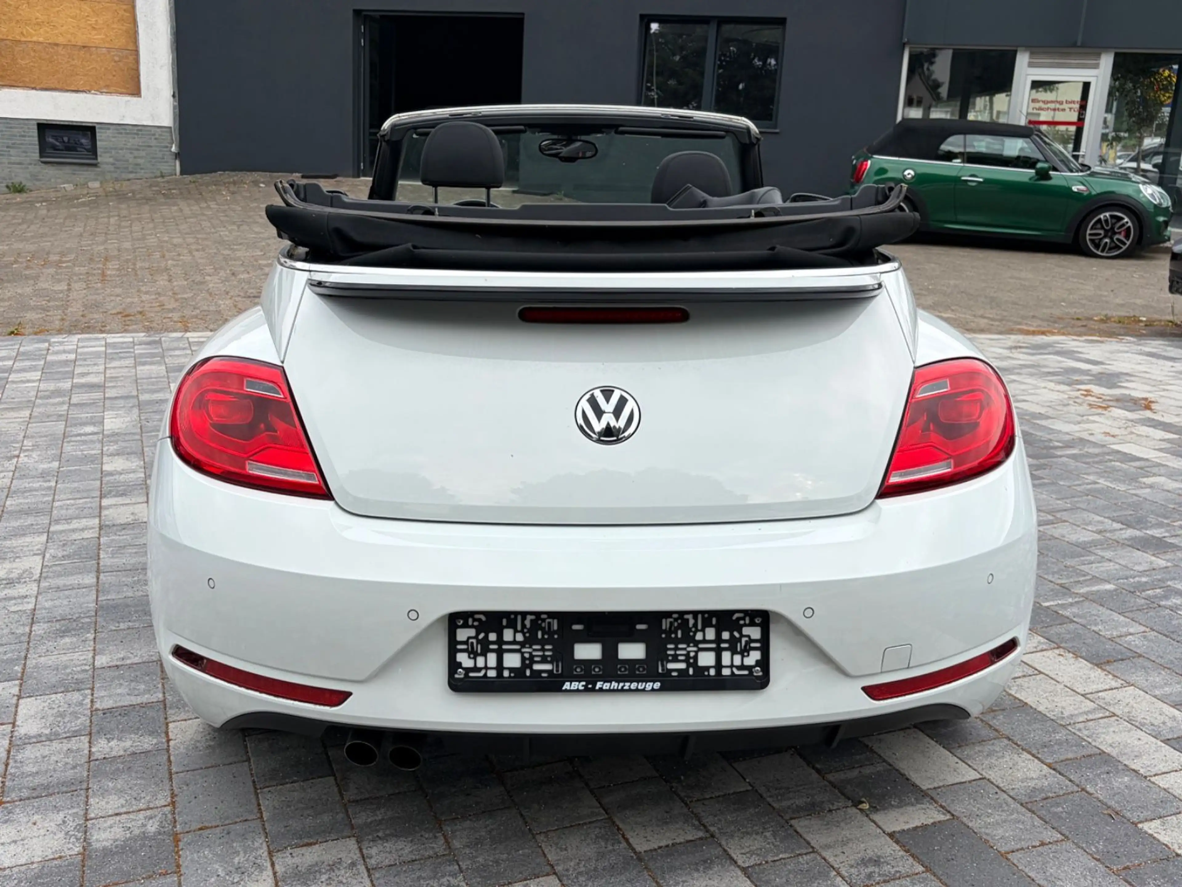 Volkswagen Beetle Cabriolet R-Line Club / Fender / Navi — photo 6