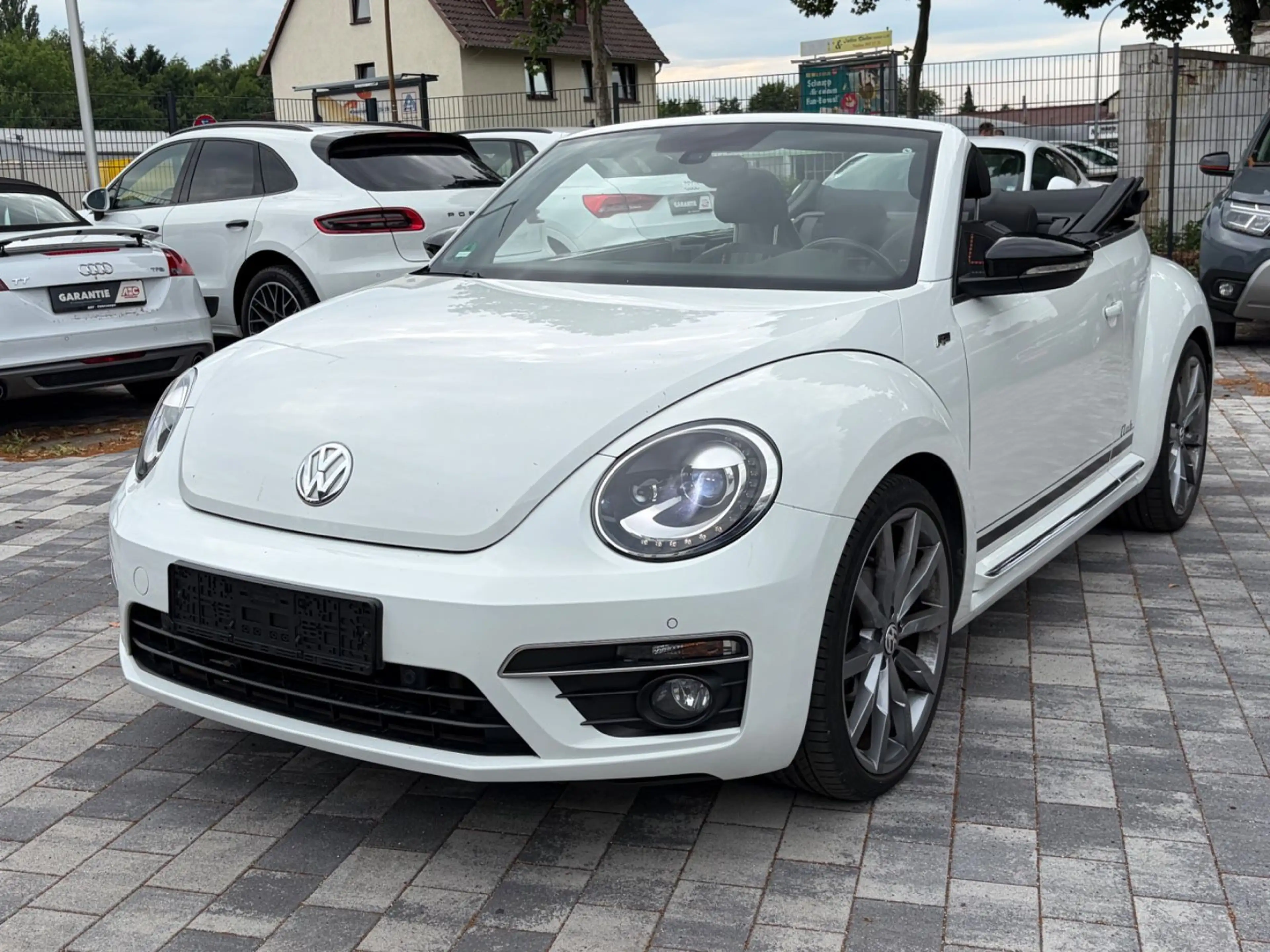 Volkswagen Beetle Cabriolet R-Line Club / Fender / Navi