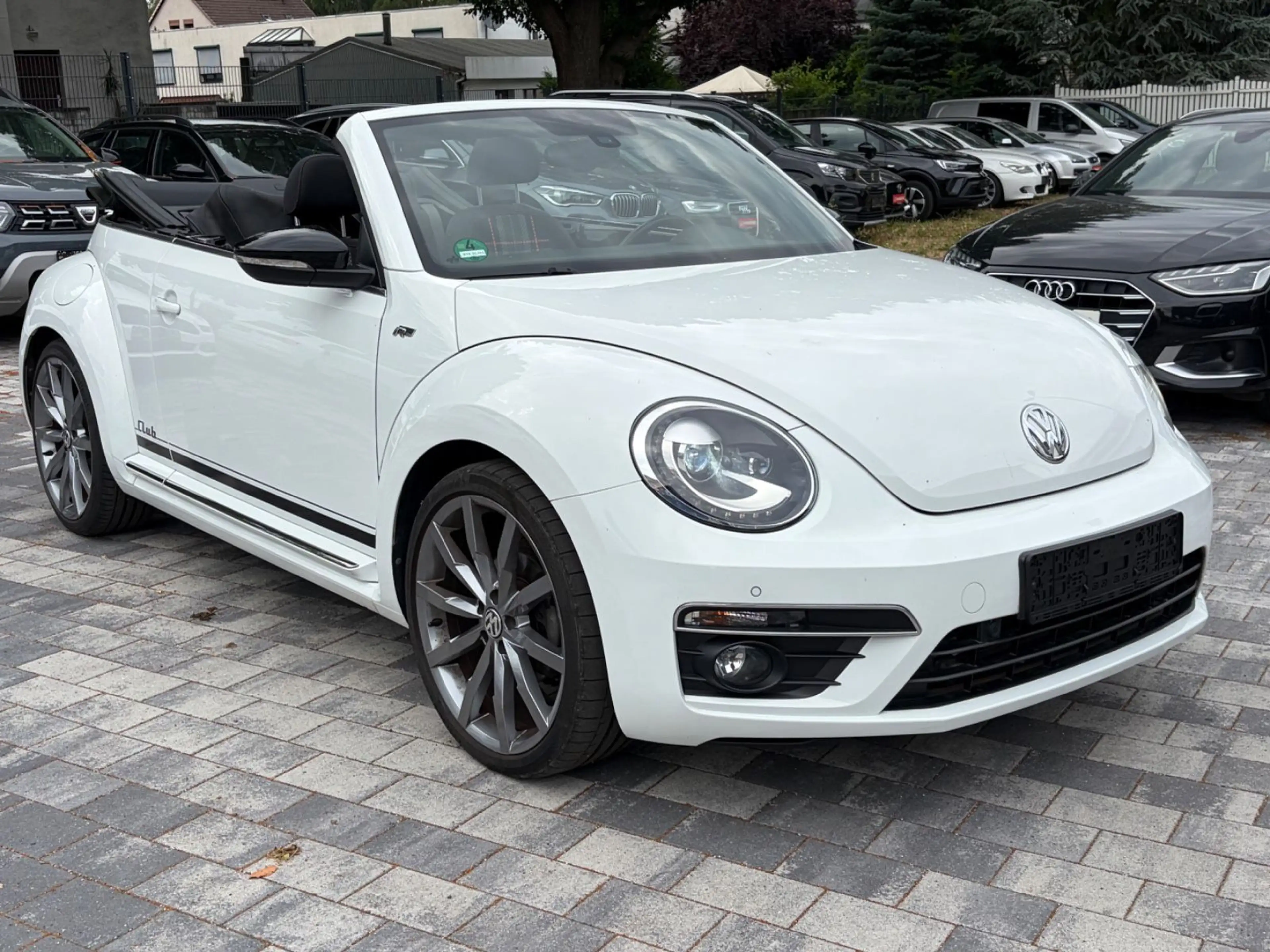 Volkswagen Beetle Cabriolet R-Line Club / Fender / Navi — photo 3