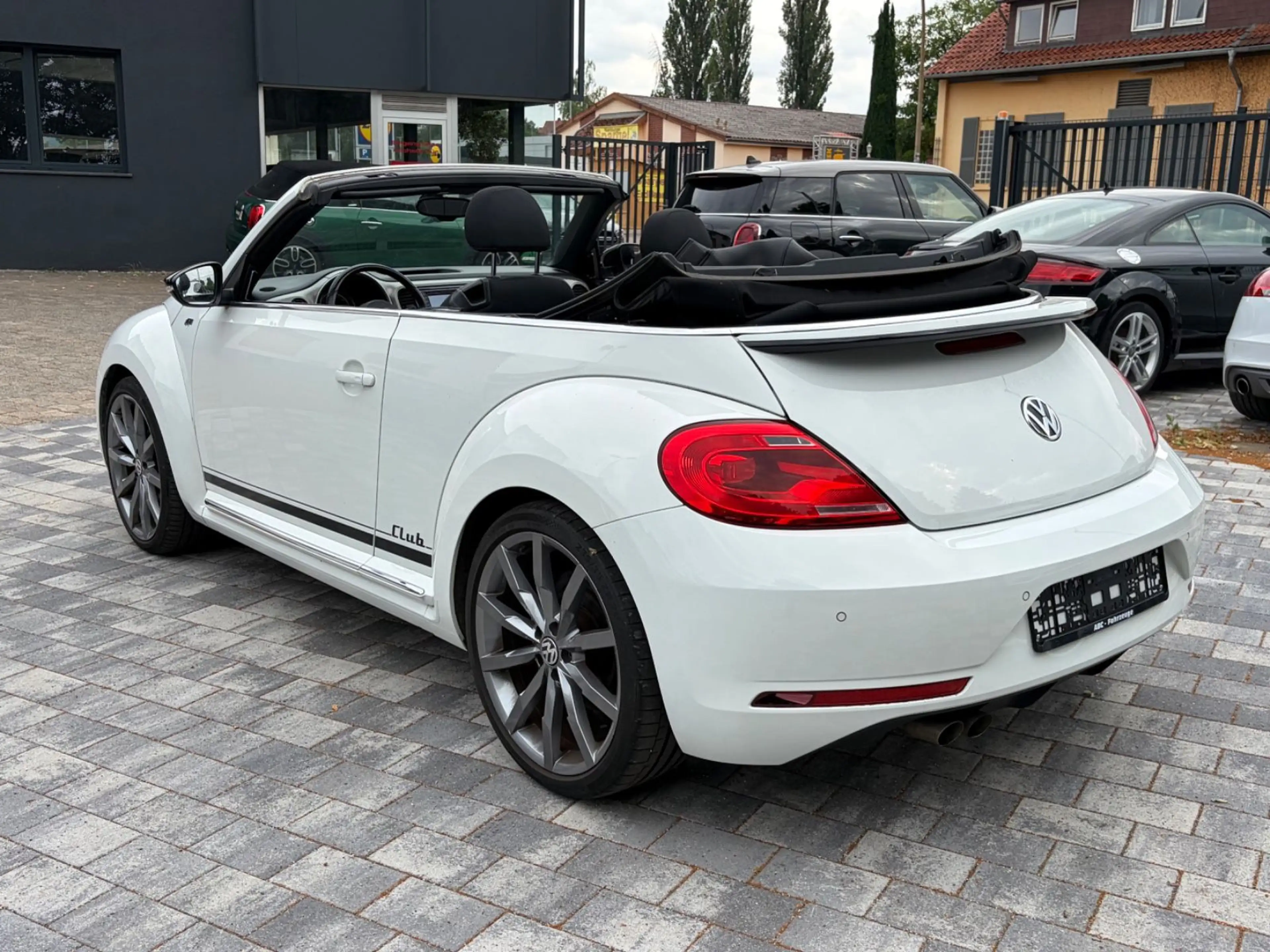 Volkswagen Beetle Cabriolet R-Line Club / Fender / Navi — photo 7
