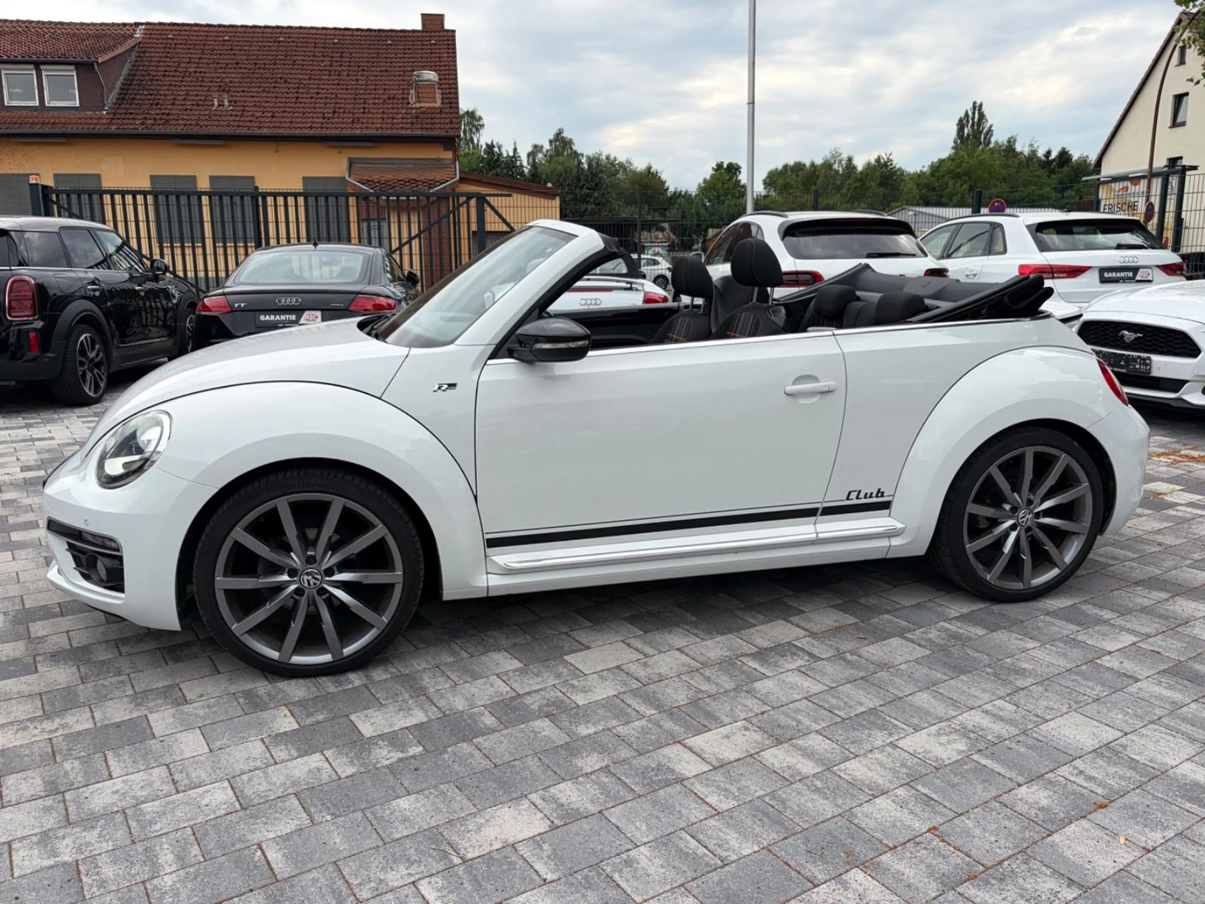 Volkswagen Beetle Cabriolet R-Line Club / Fender / Navi — photo 8